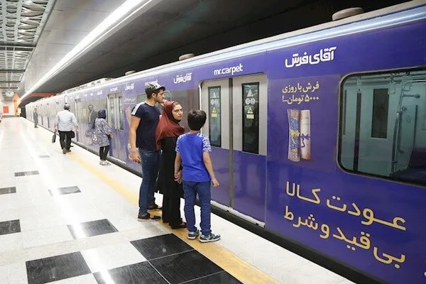 تبلیغات محیطی (OOH) چیست؟ جامعترین راهنمای انواع تبلیغات محیطی، مزایا و کاربردها 10 تبلیغات مترو